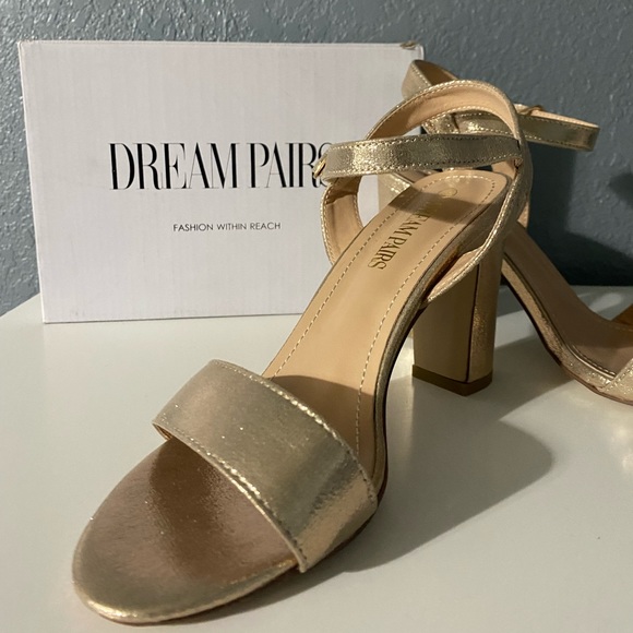 ‼️SOLD‼️ Dream Pairs Gold Block Heels - Picture 3 of 3